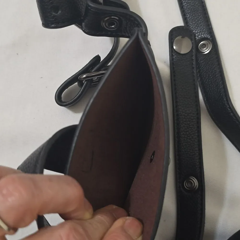 Black‎ Key and Card Holder with Functional Design